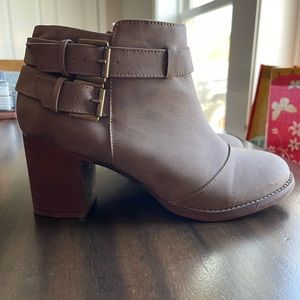 Restricted beige ankle booties